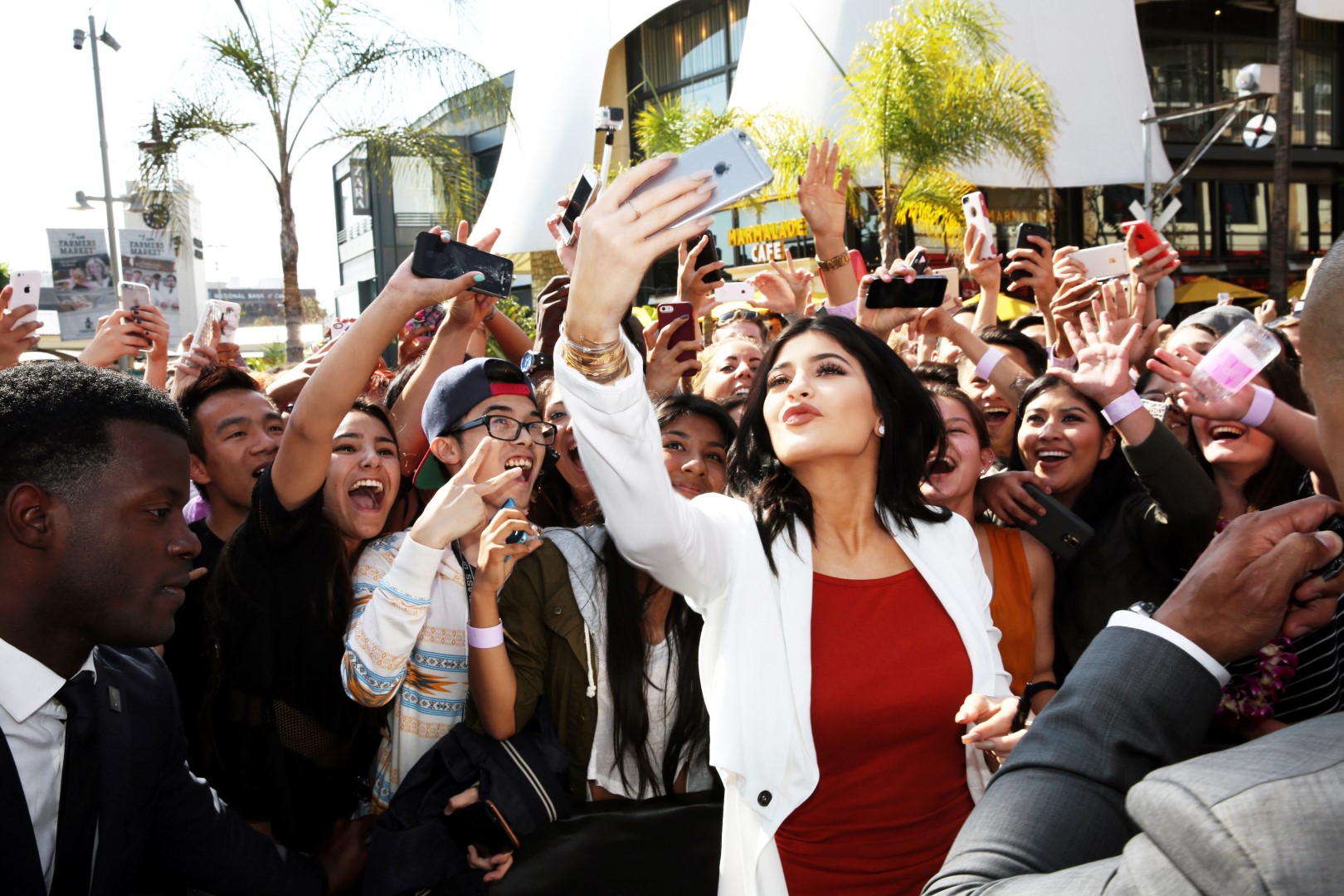 Kendall + Kylie Jenner Topshop: il lancio a Los Angeles della linea d’abbigliamento